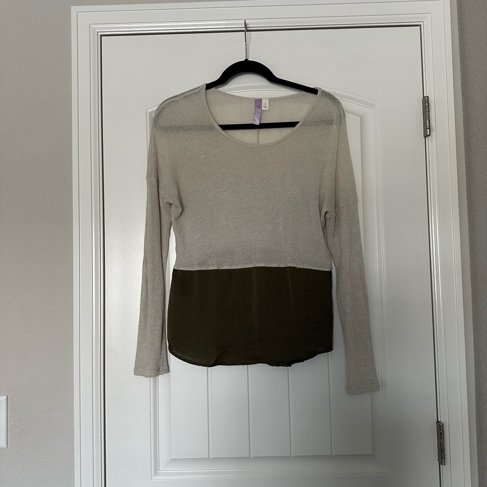 Women's Two-Tone Long Sleeve Top